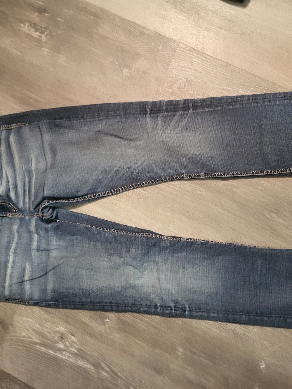 BKE Men's Light Faded Blue Straight Jeans